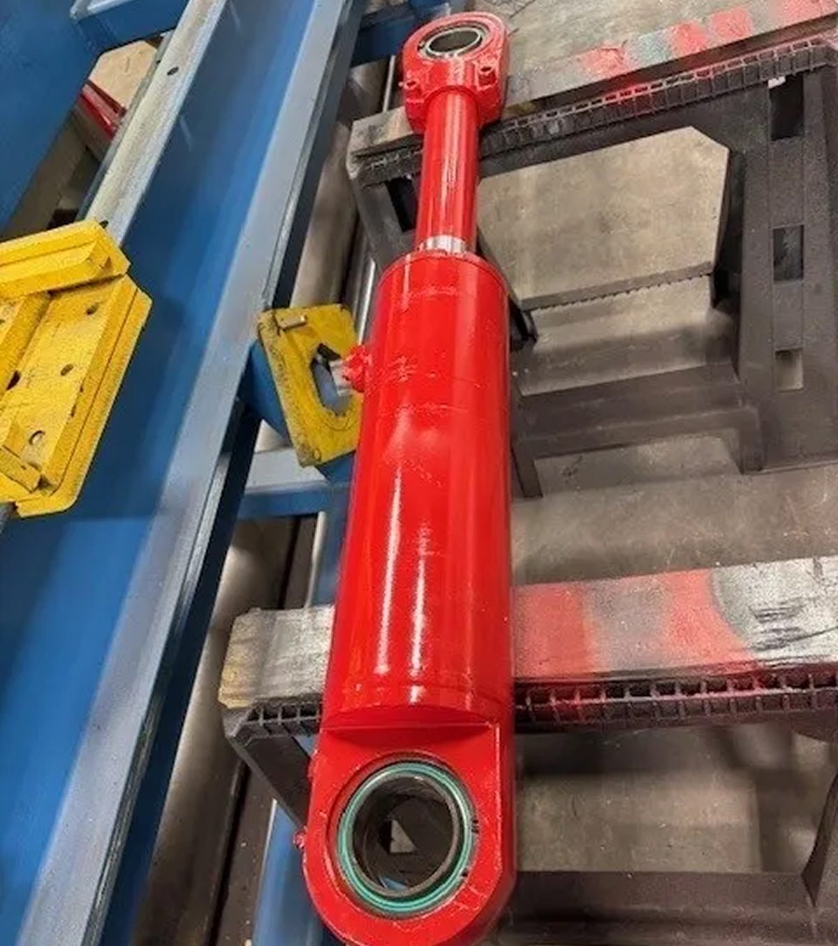 Heavy-duty hydraulic cylinder in workshop